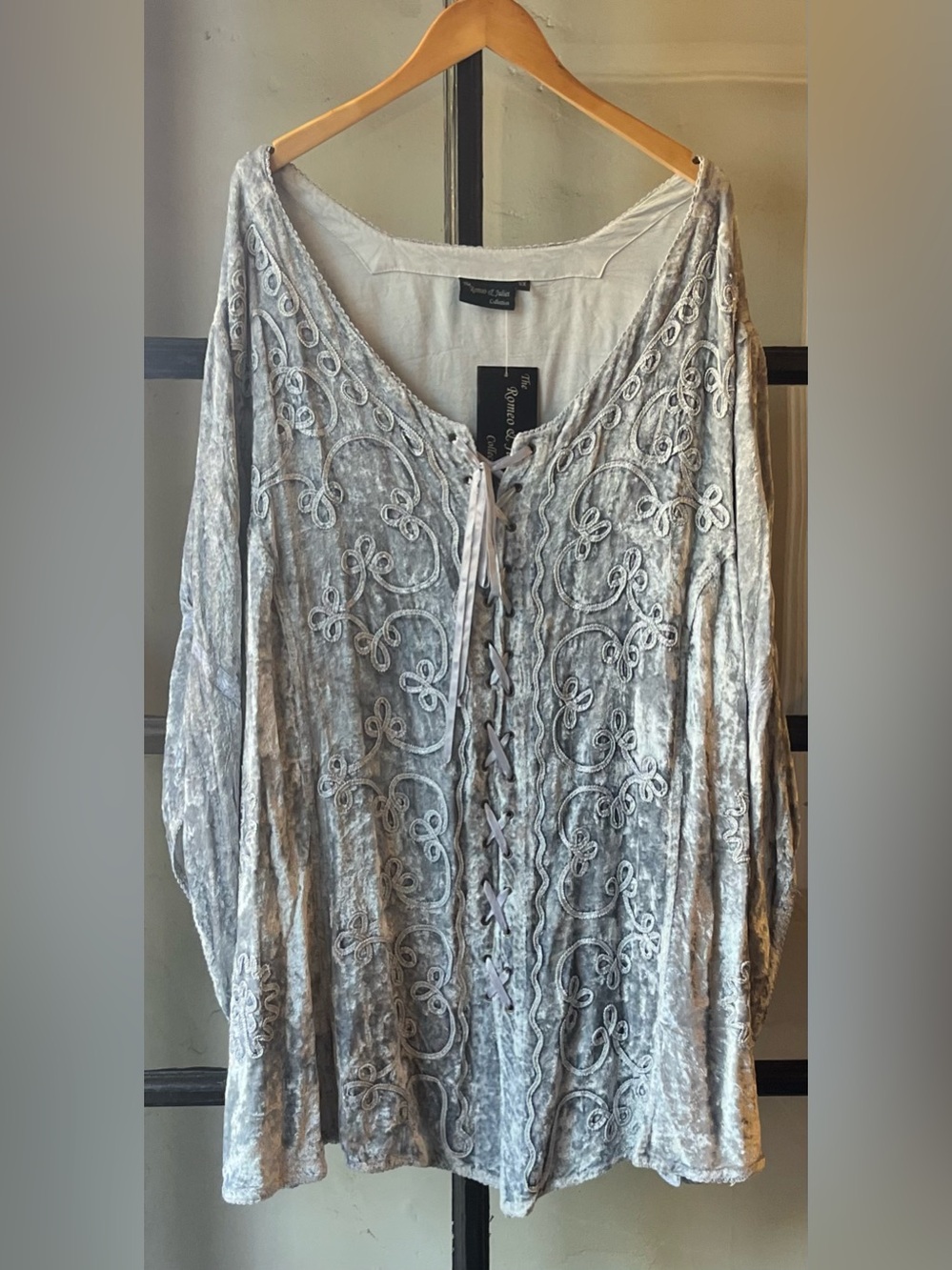 Stunning Dead-stock 90’s Medieval Renaissance Crushed Icy Blue Velvet Blouse